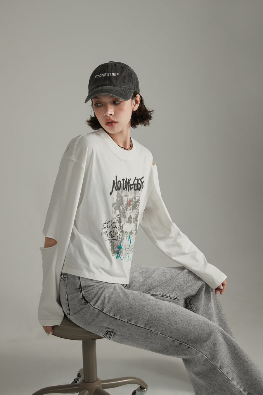 CHUU Logo Printed Design Split Loose Fit T-Shirt