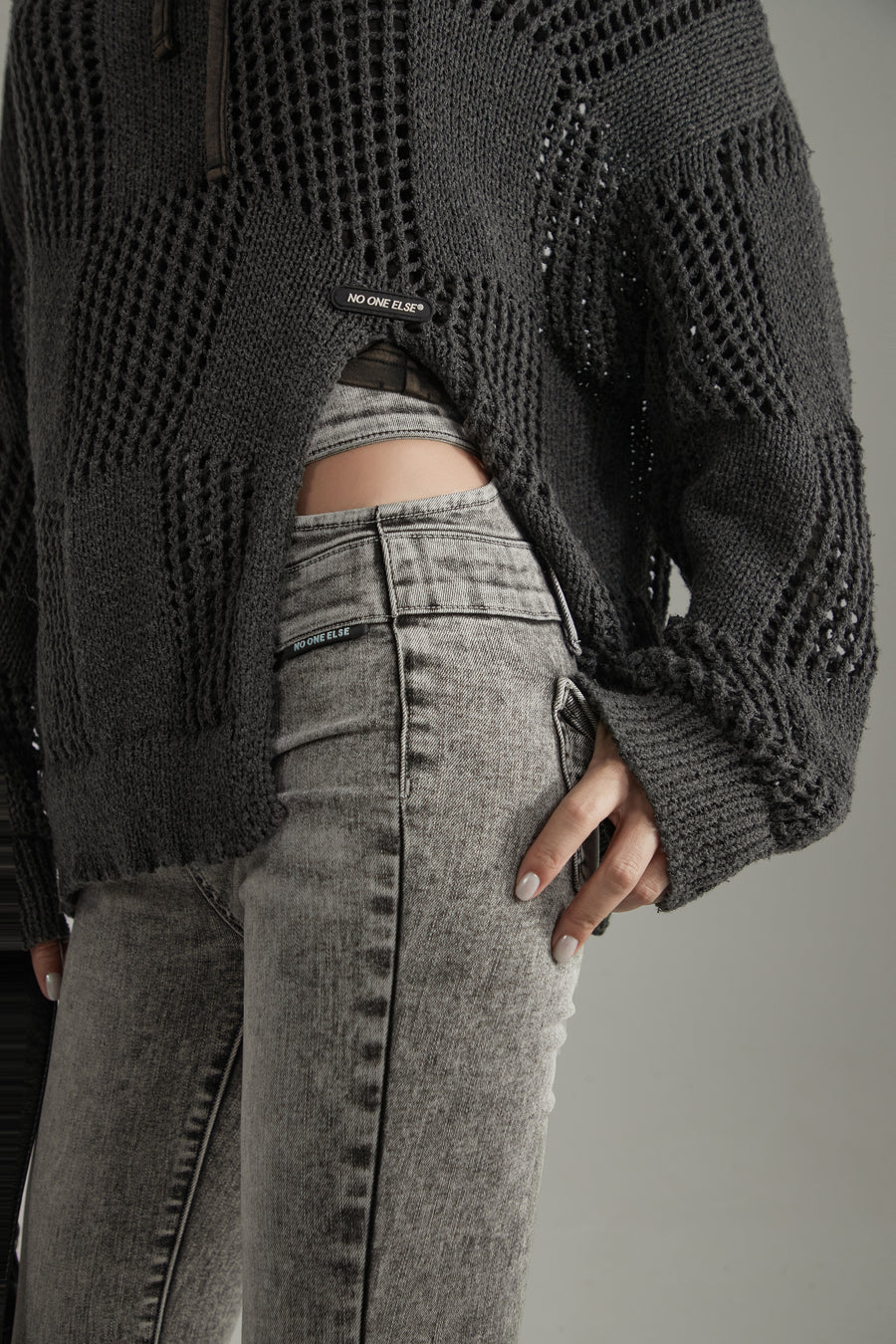 CHUU Knitted Design Slit Sweater