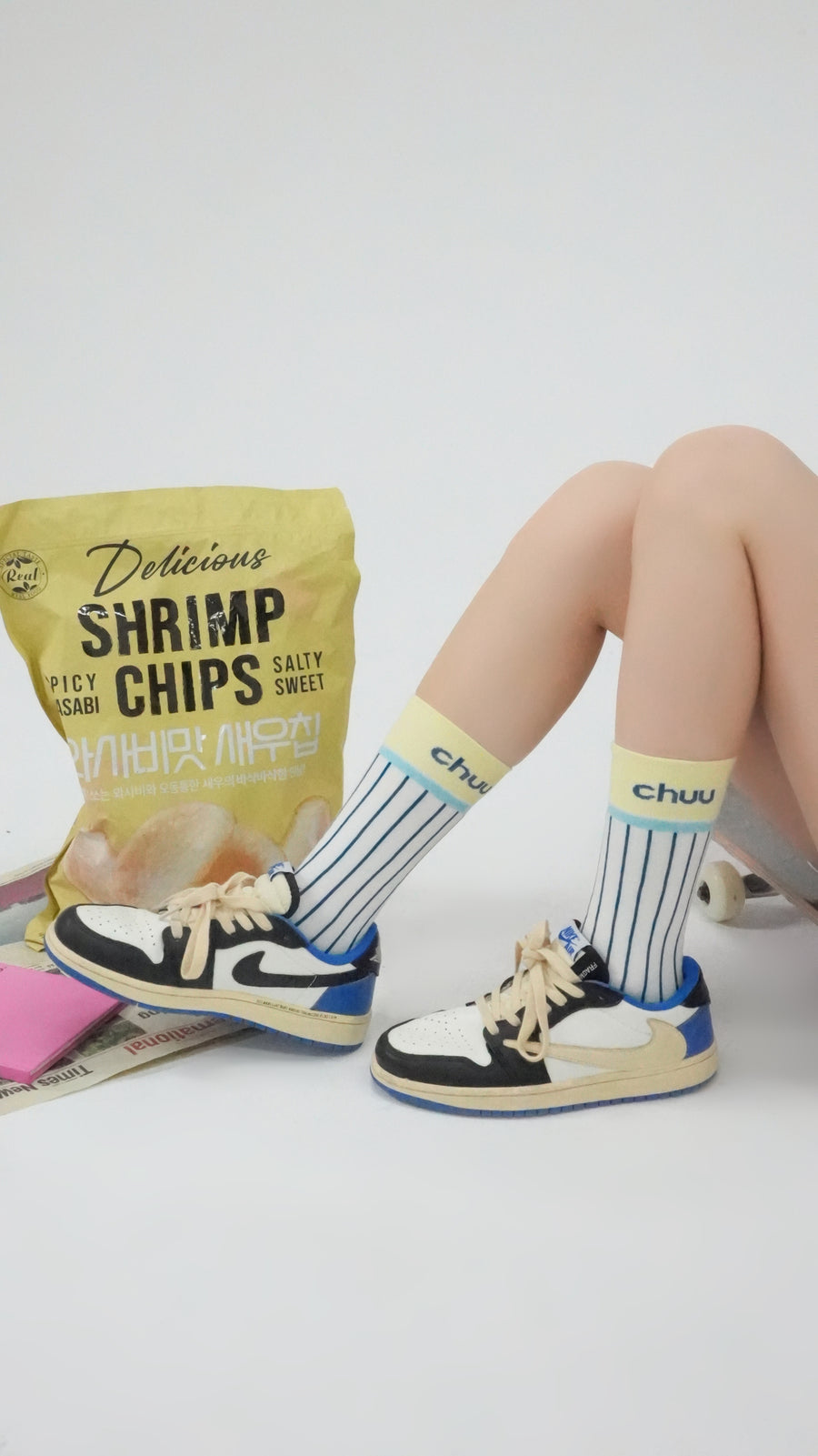 CHUU Color Logo Vertical Stripes High Socks