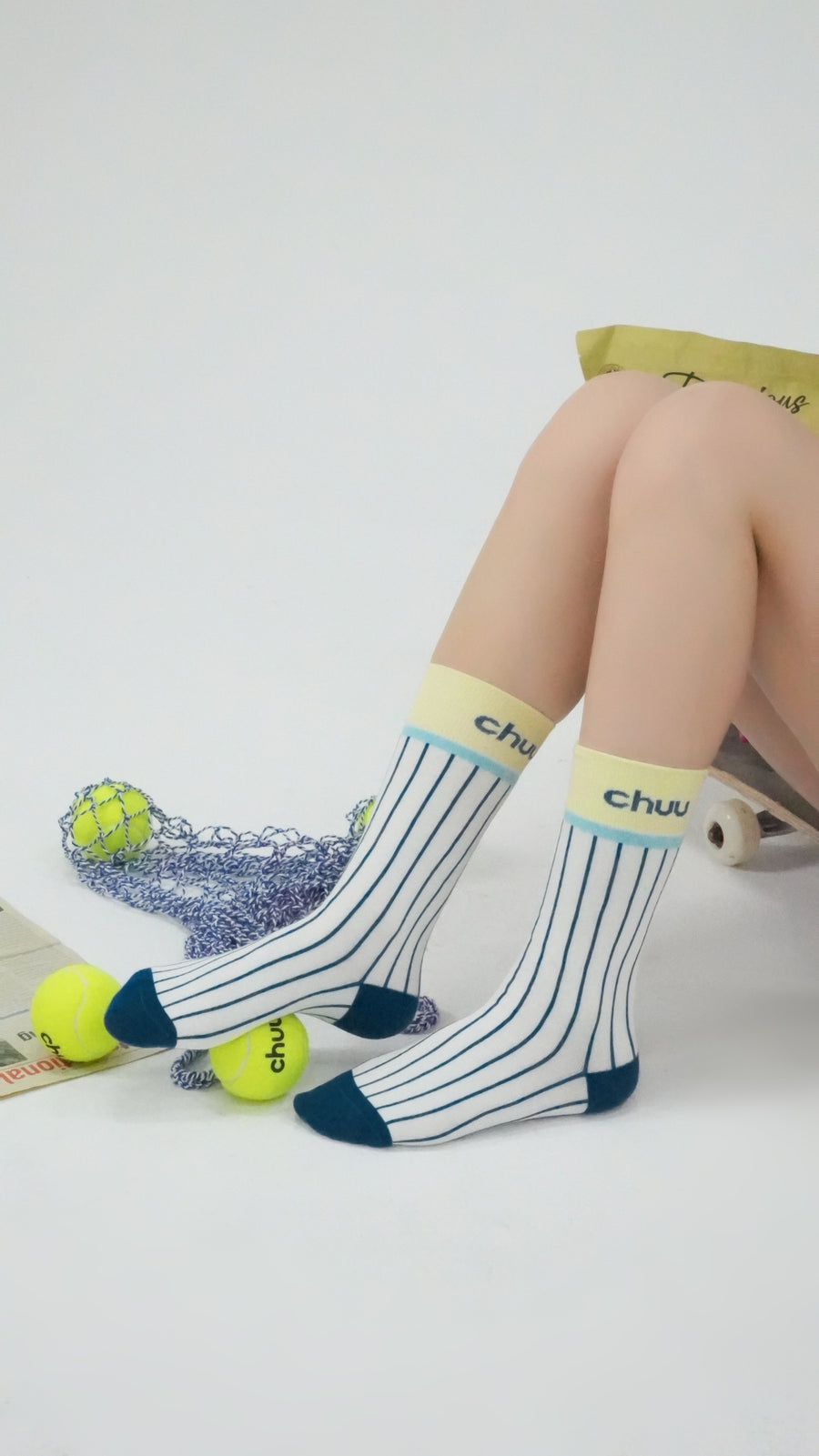 CHUU Color Logo Vertical Stripes High Socks