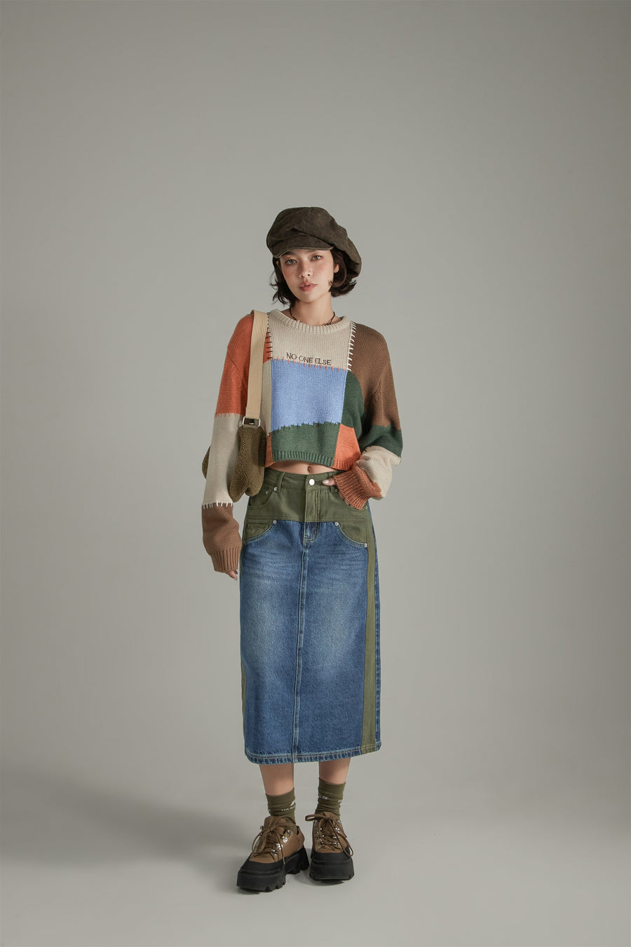 CHUU Two Toned Long Denim Skirt