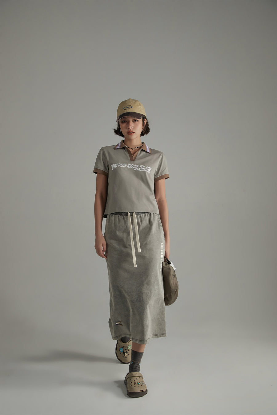 CHUU Open Collar Color Logo Sporty T-Shirt