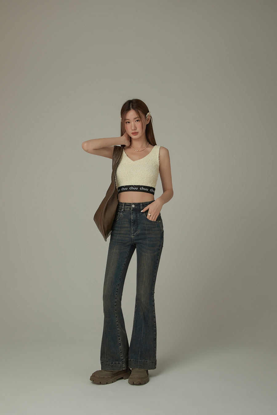 CHUU V-Neck Fuzzy Color Scheme Sleeveless Crop Top