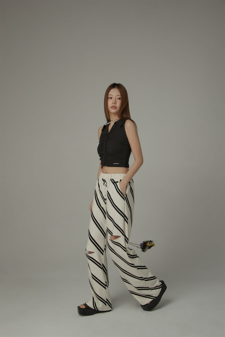 CHUU Diagonal Striped Leg Slits Training Wide Pants