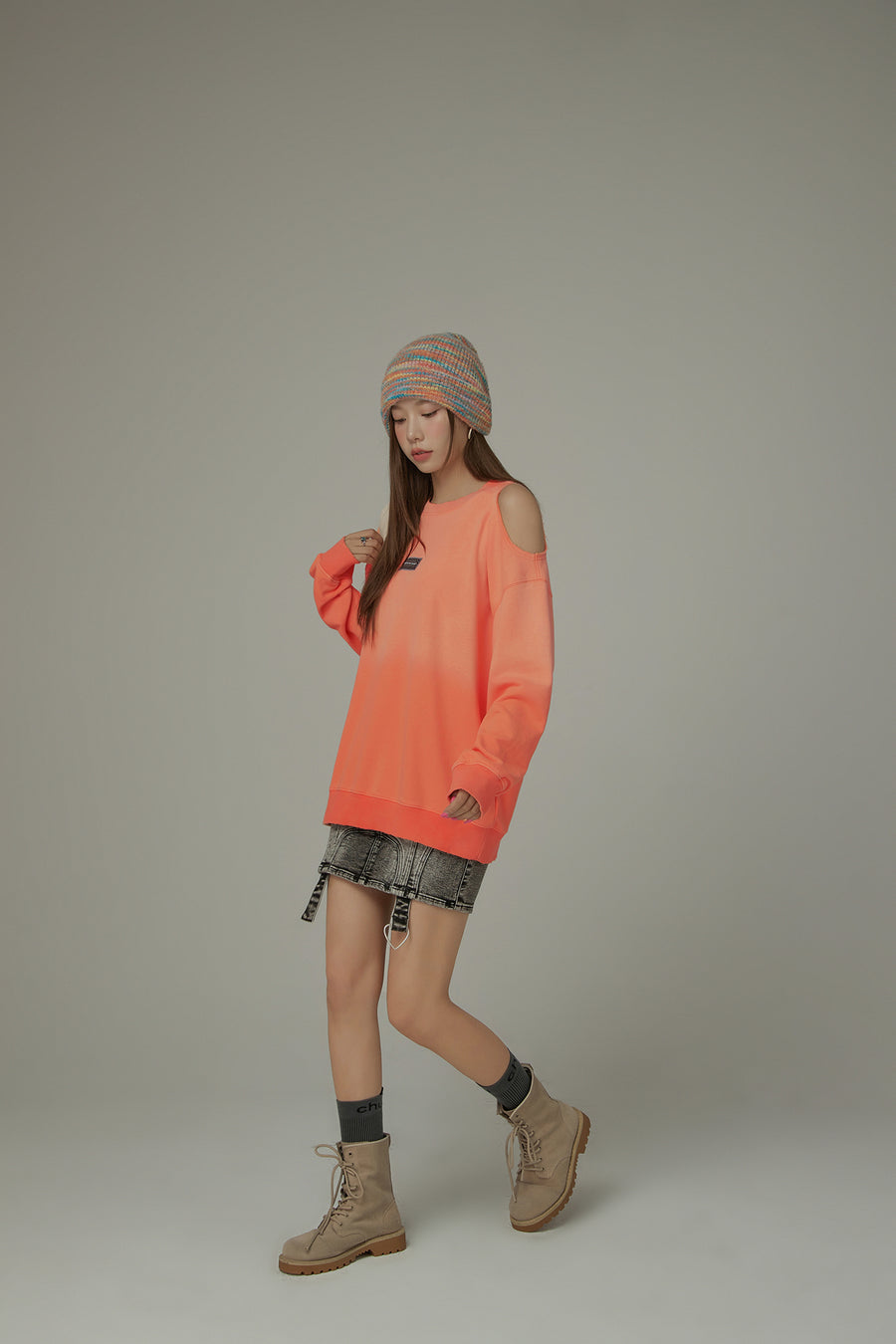 CHUU One Shoulder Cutout Oversized Sweatshirt