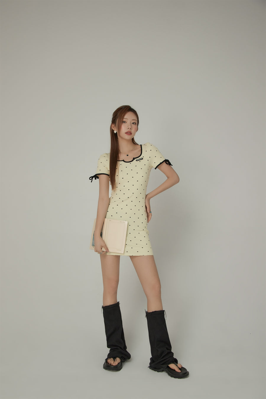 CHUU Heart Dot Patten Ribbon Sleeves Mini Dress