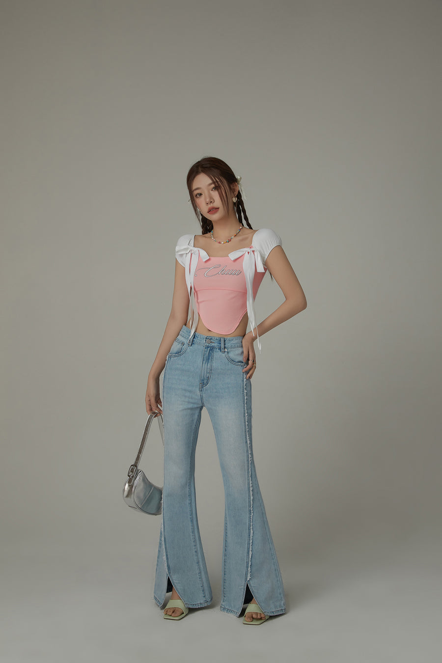 CHUU Unbalanced Chuu Lettering Ribbon Short Sleeve Top