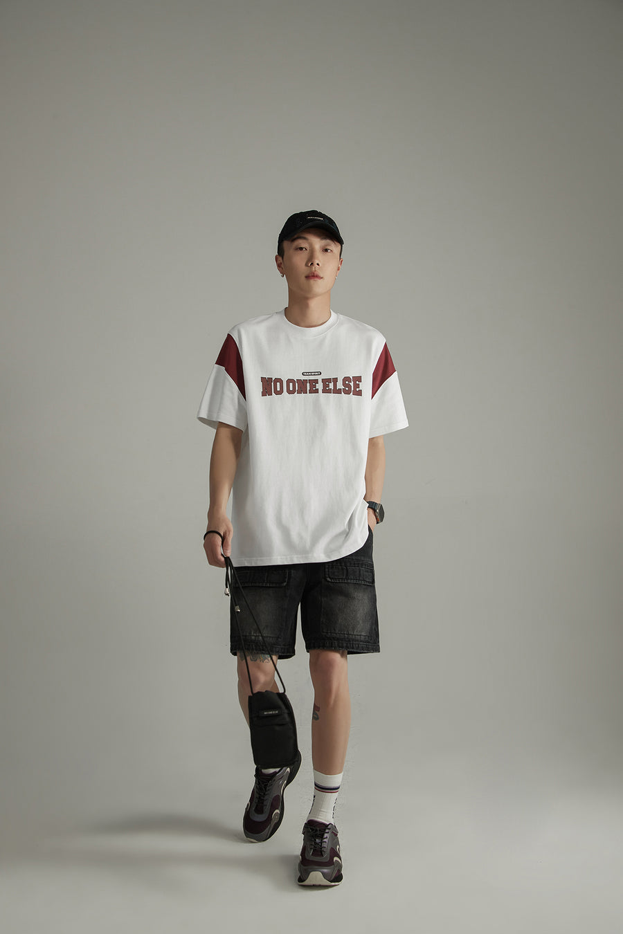 CHUU Logo Cotton Contrast Sleeves T-Shirt