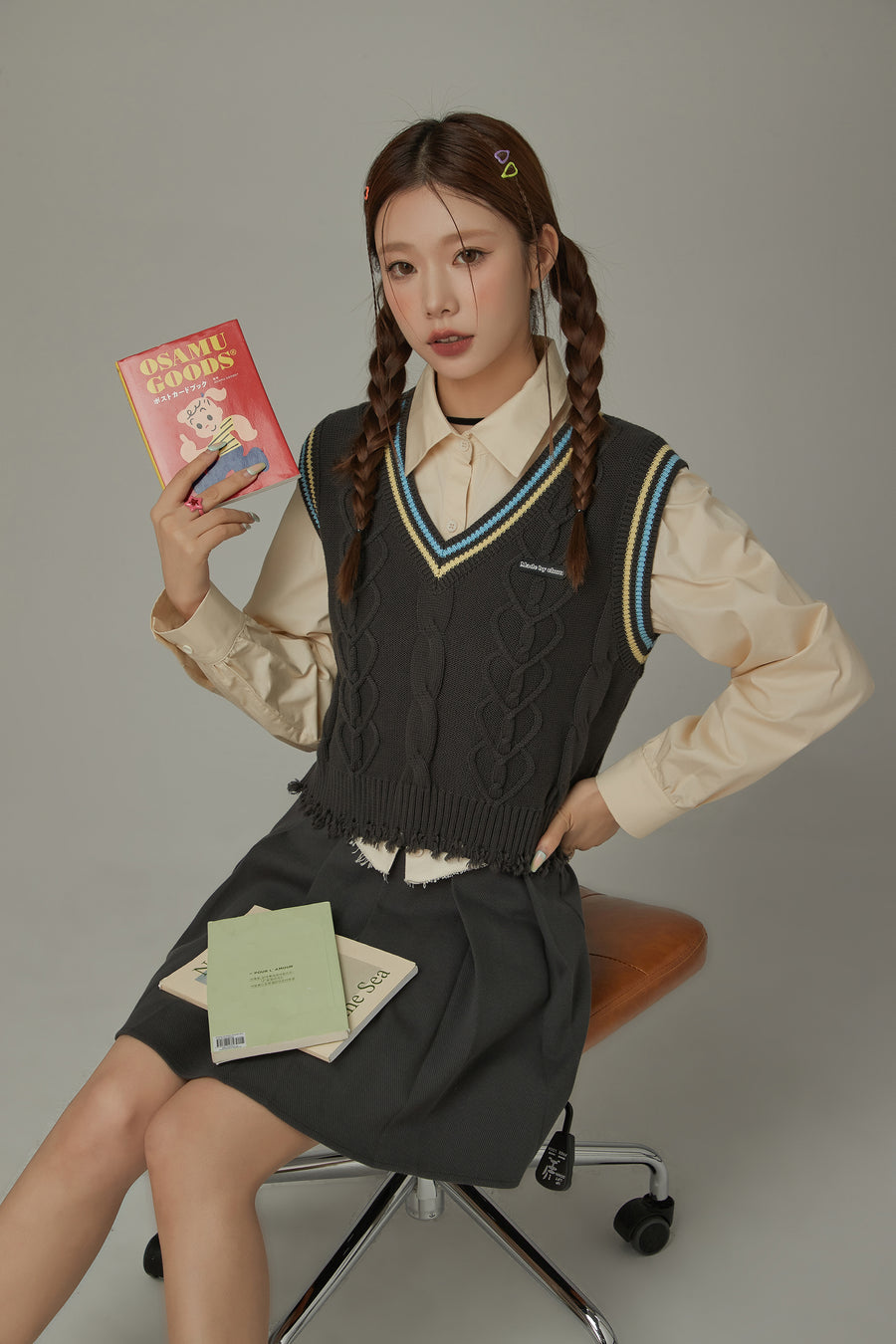 CHUU Heart Twist Knit Sweater Vest