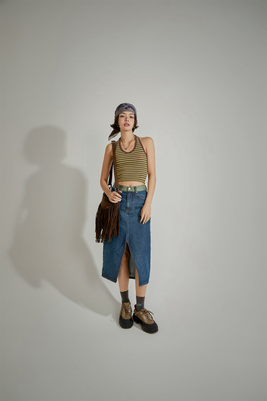 CHUU Pop Of Color Pocket Slit Long Denim Skirt