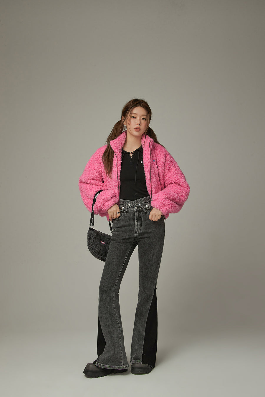 CHUU Criss Cross Belt Two Toned Bootcut Denim Pants