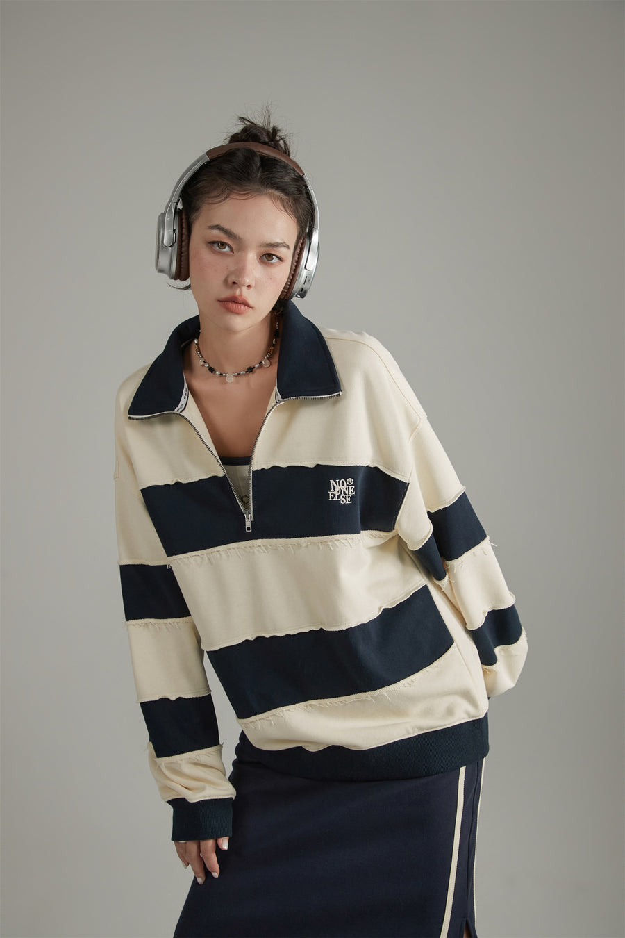 CHUU Half Zip-Up Color Striped Sweatshirt