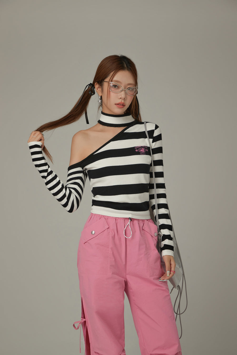 CHUU One Shoulder Choker Stripe Knit Top