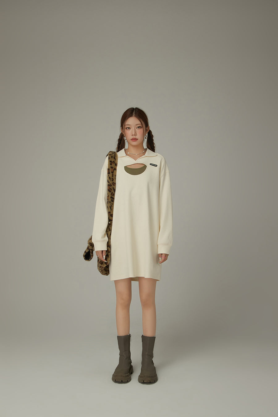 CHUU Open Collar Slit Dress