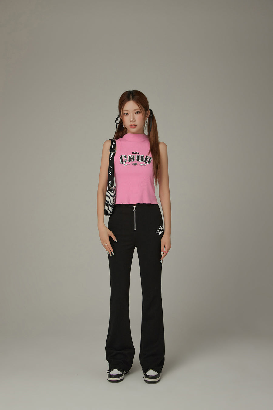 CHUU Size Doesnt Matter High Neck Logo Sleeveless Top