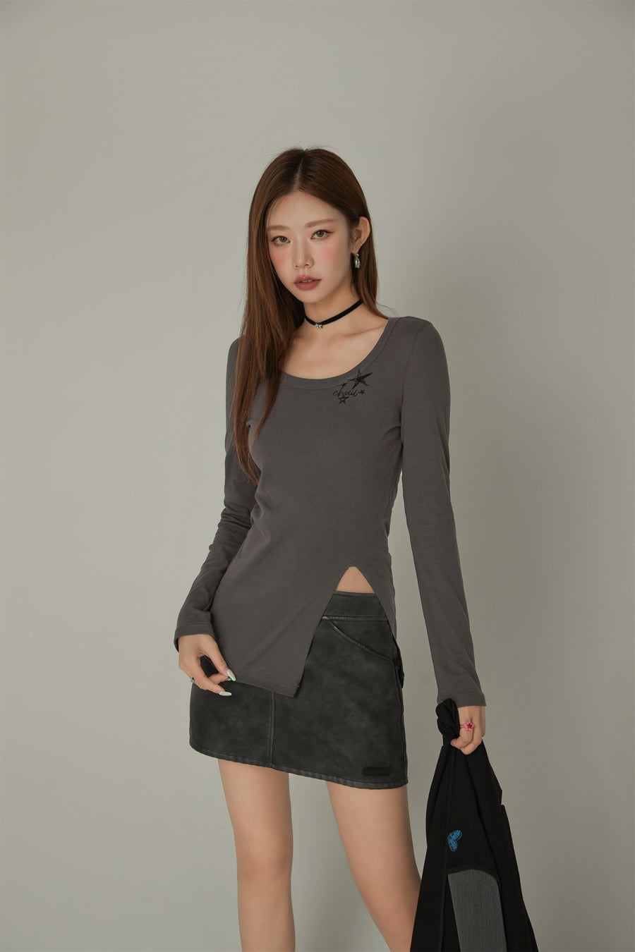 CHUU Star Slit Basic T-Shirt