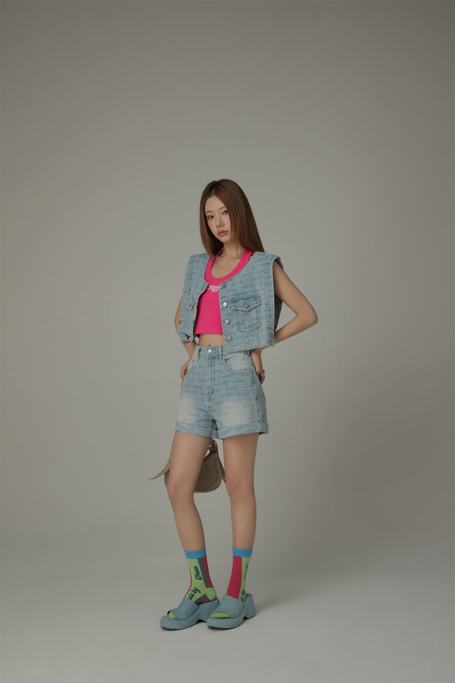 CHUU Unbalanced Sleeveless Raw Hem Denim Vest