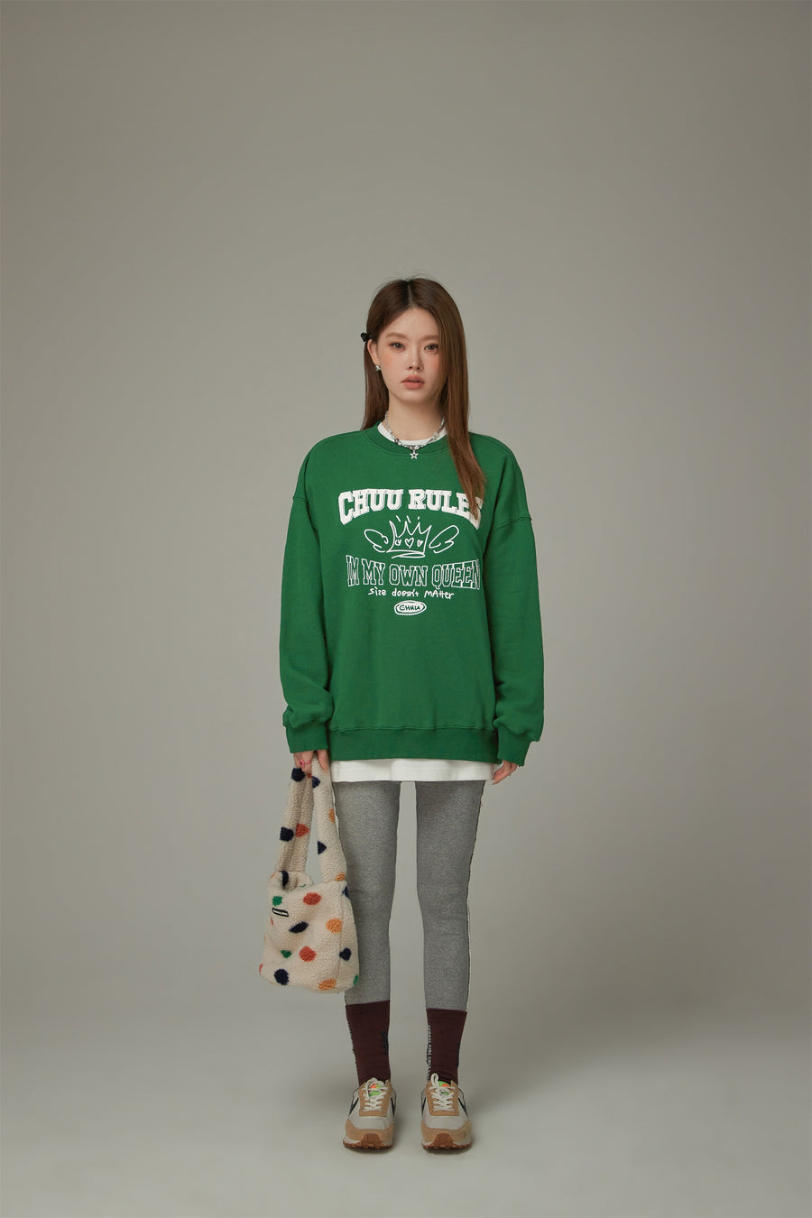 CHUU Be My Own Queen Lettering Loose Fit Sweatshirt