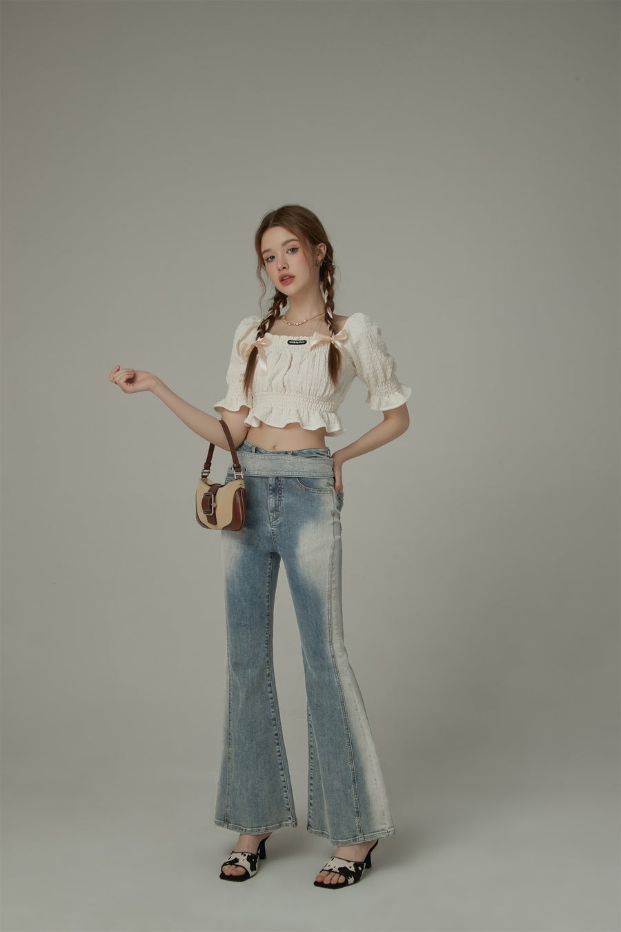 CHUU Off The Shoulder Puffed Sleeves Top