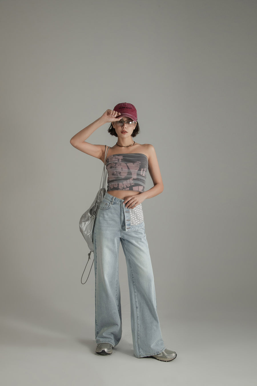 CHUU Unbalanced Folded Lettering Wide Denim Jeans