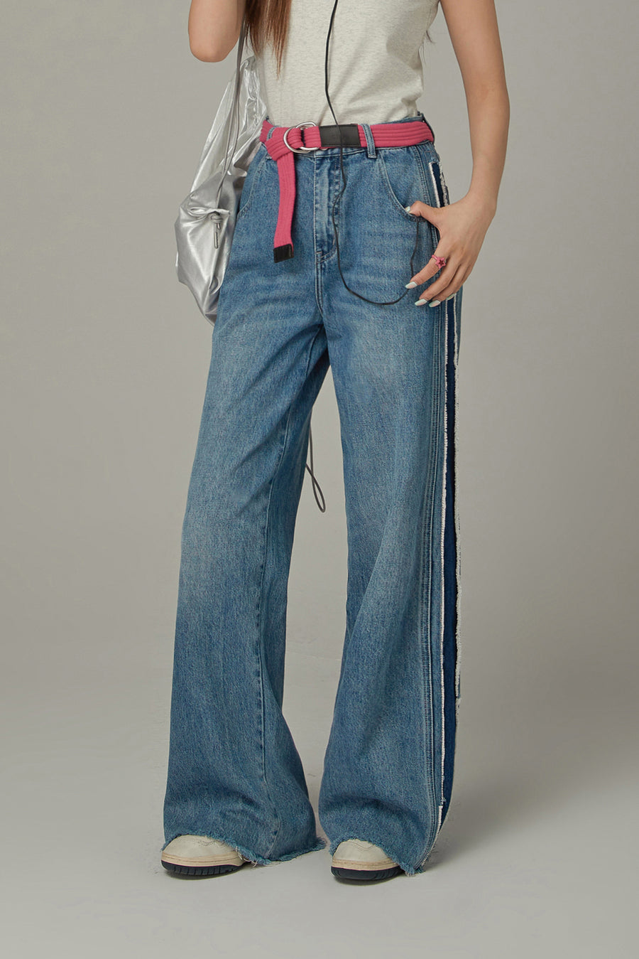 CHUU Frayed Denim Straight Jeans