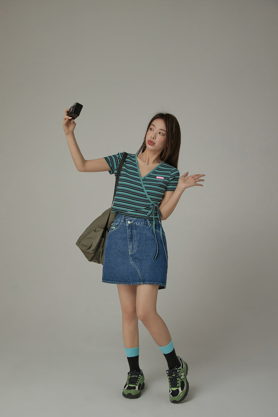 CHUU Asymmetrical Button Daily Denim Mini Skirt