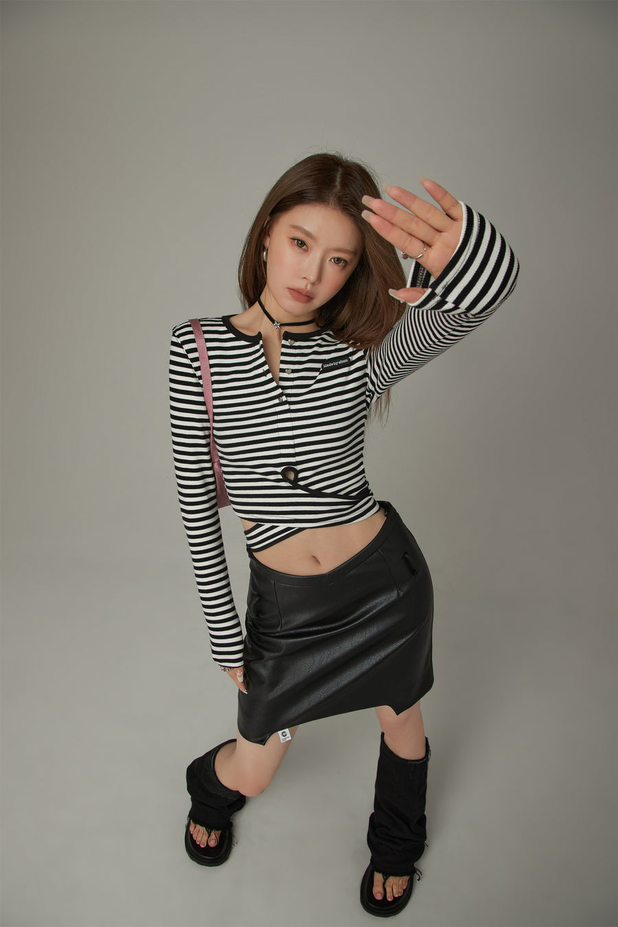 CHUU Striped Wrapped Cropped T-Shirt