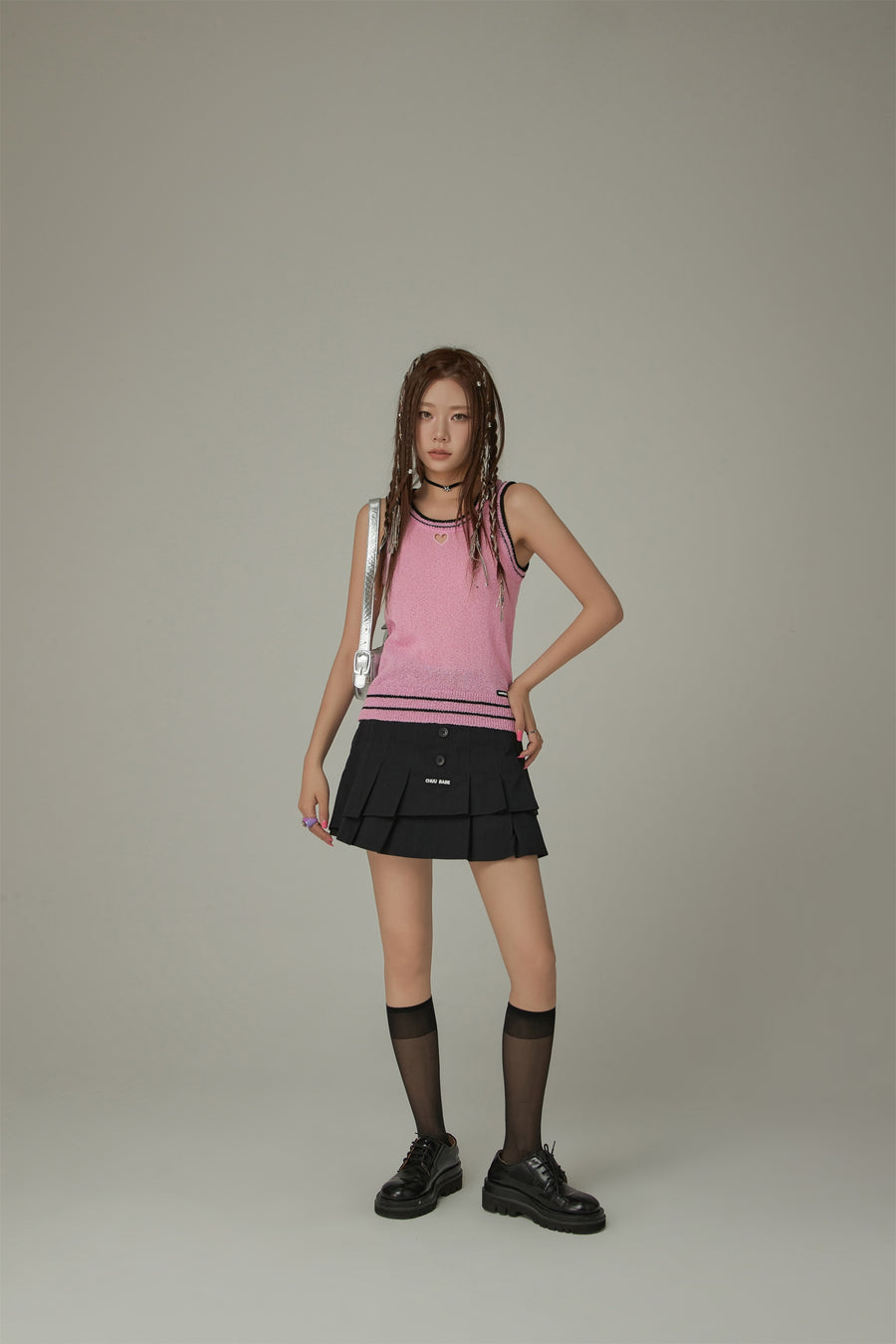 CHUU Contrast Color Lovely Heart Sleeveless Top