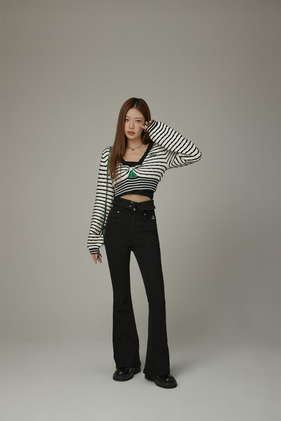 CHUU Logo Button Bootcut Jeans