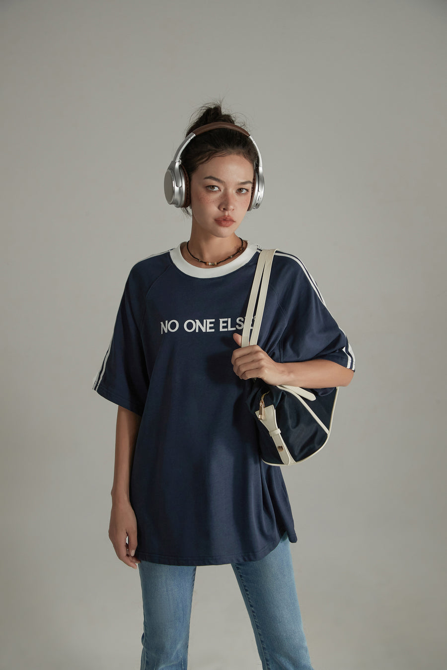 CHUU Noe Letter Printed Raglan T-Shirt