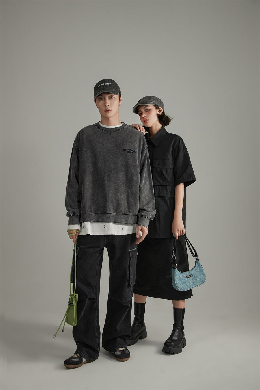 CHUU Basic Embroidery Overfit Sweatshirt