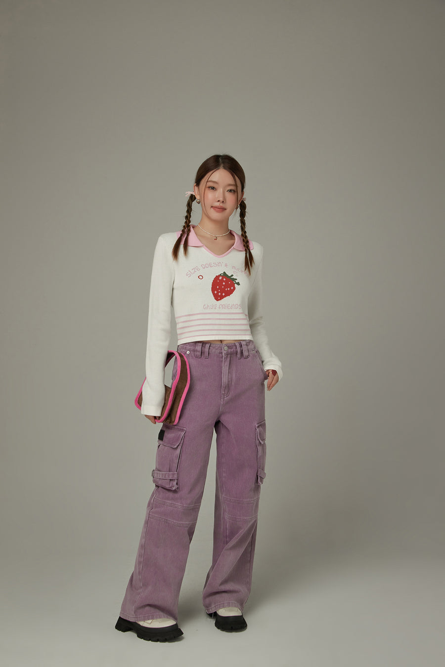 CHUU Strawberry Crop Knit Top