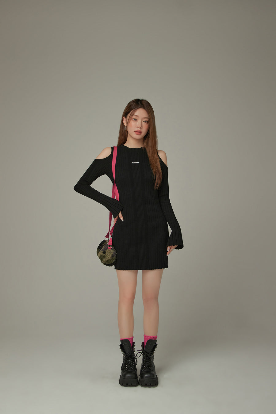 CHUU Off Shoulder Flowly Sleeve Knit Mini Dress