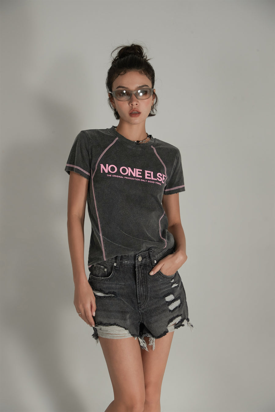 CHUU Noe Lettering Stitch Point Short Sleeve T-Shirt