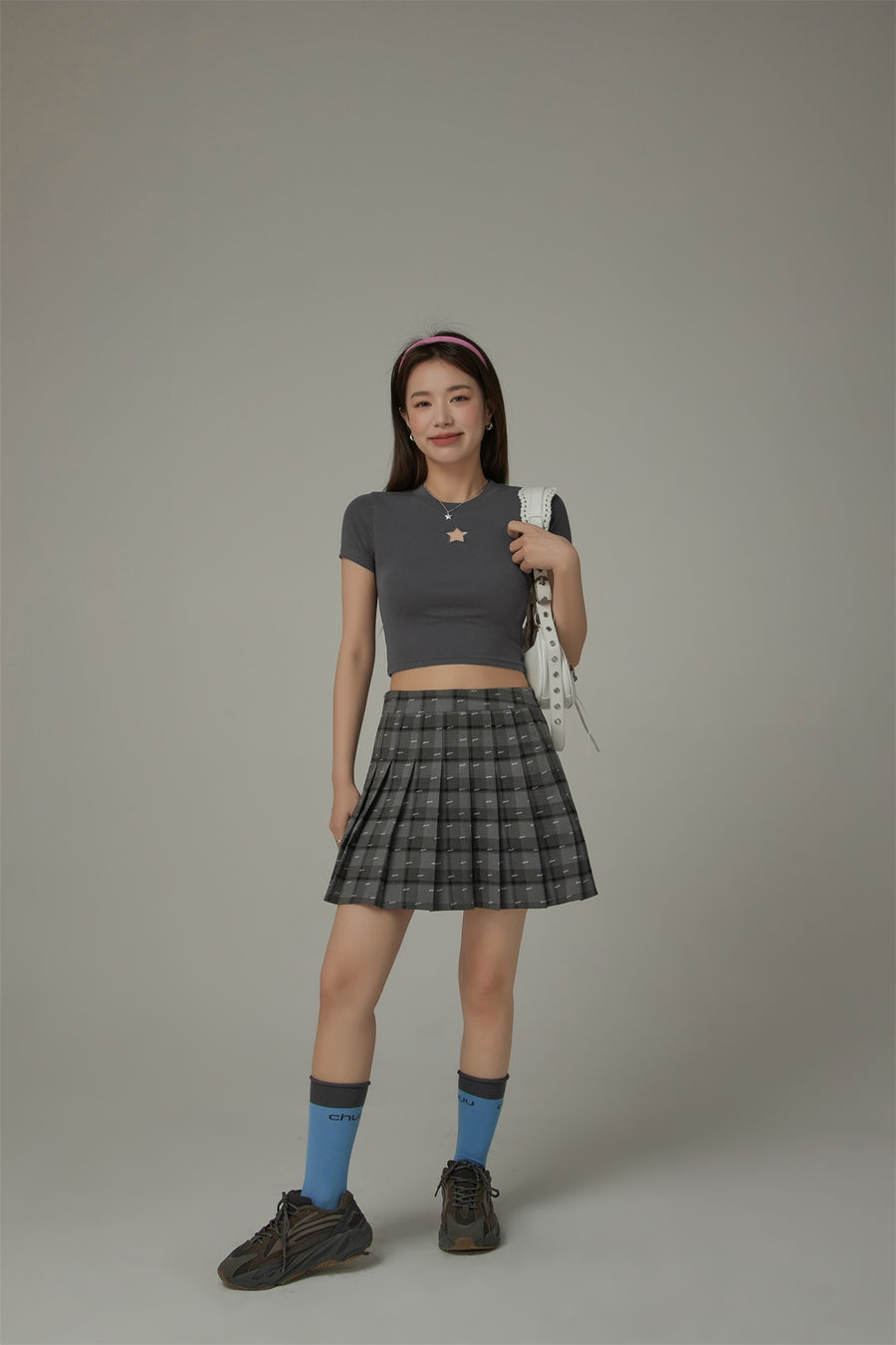 CHUU Basic Star Cut Out Short Sleeve Cropped T-Shirt