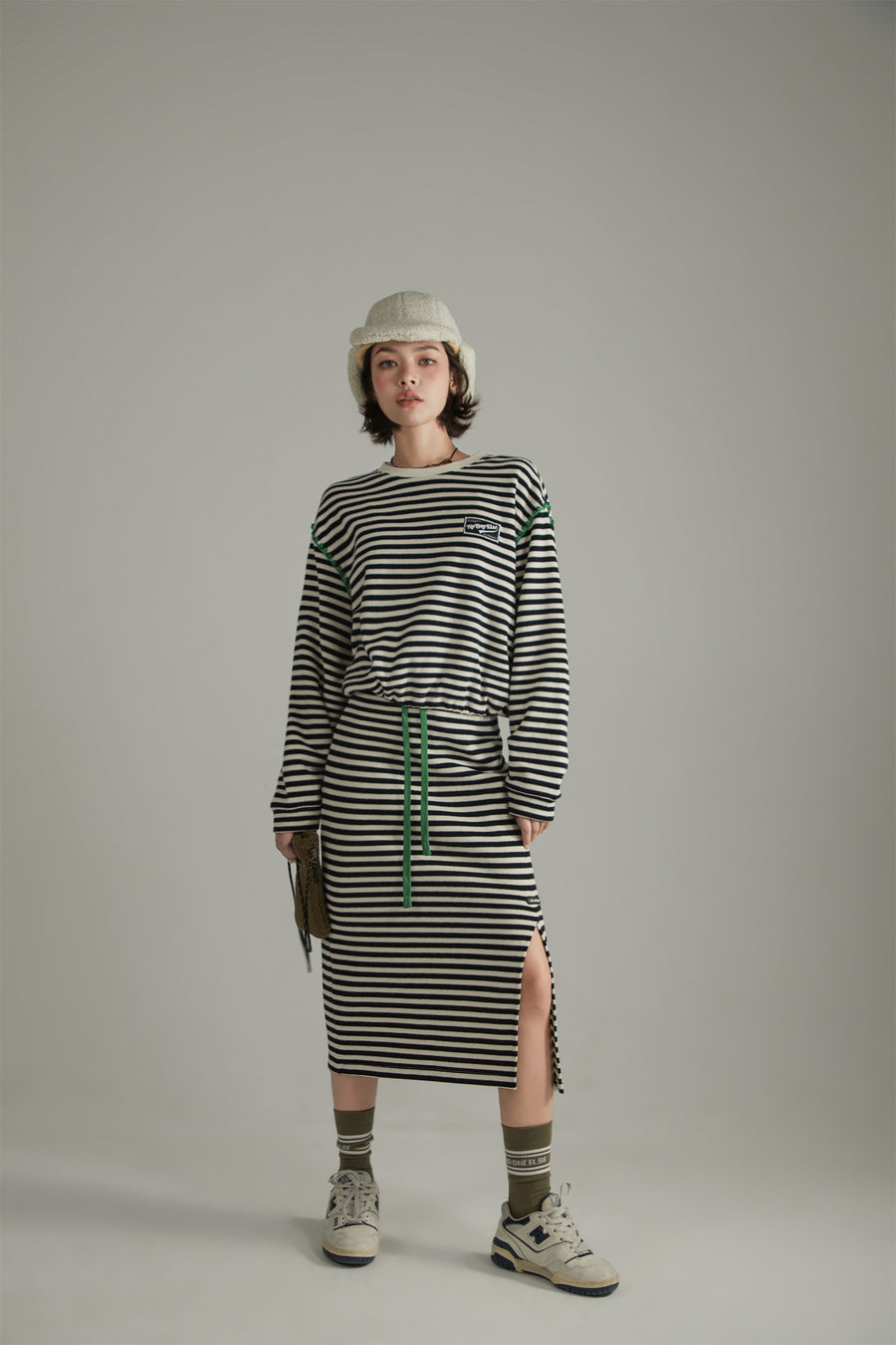 CHUU Slit Stripe Long Skirt