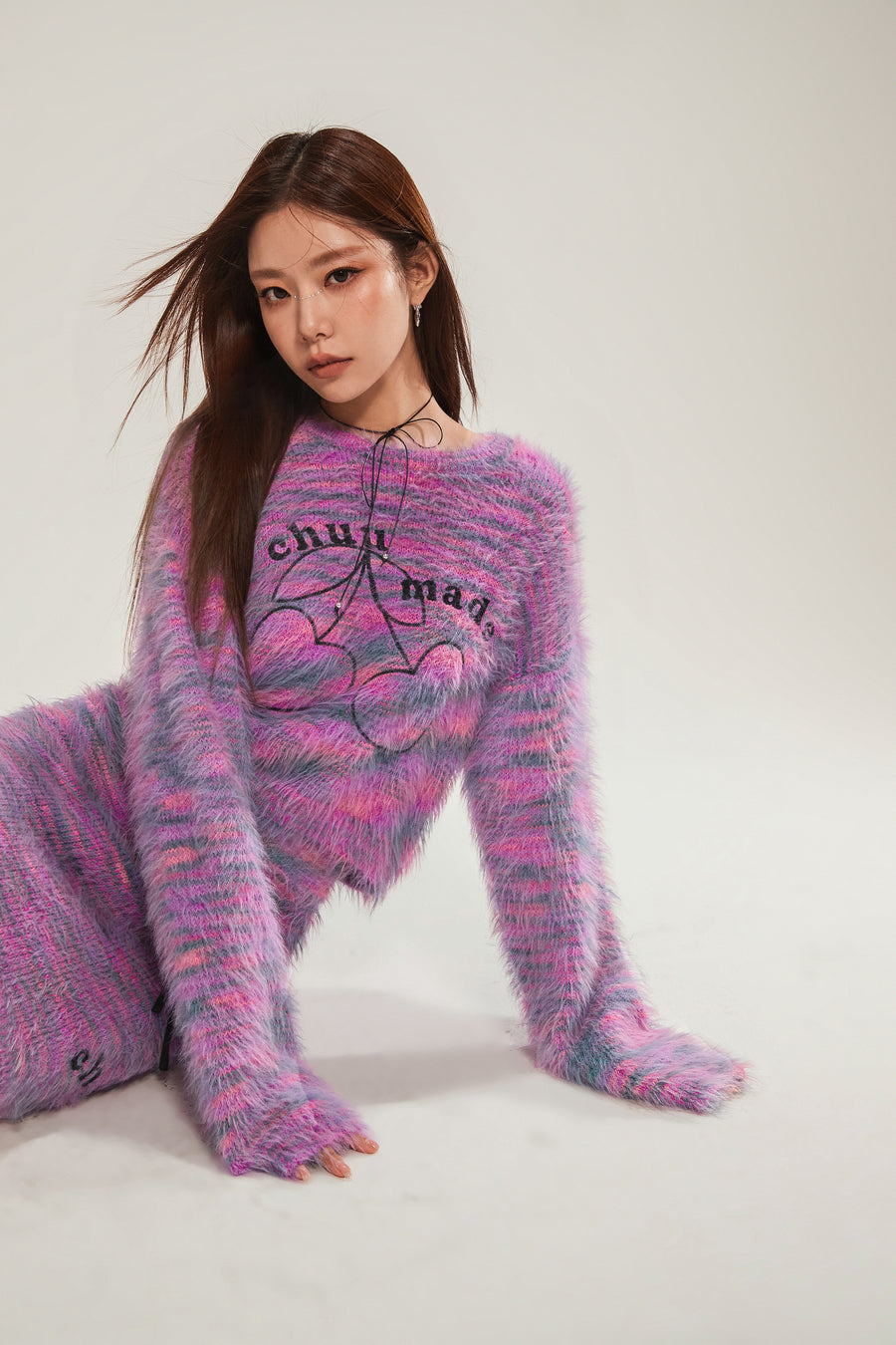 CHUU Logo Fuzzy Cherry Crop Knit Sweater