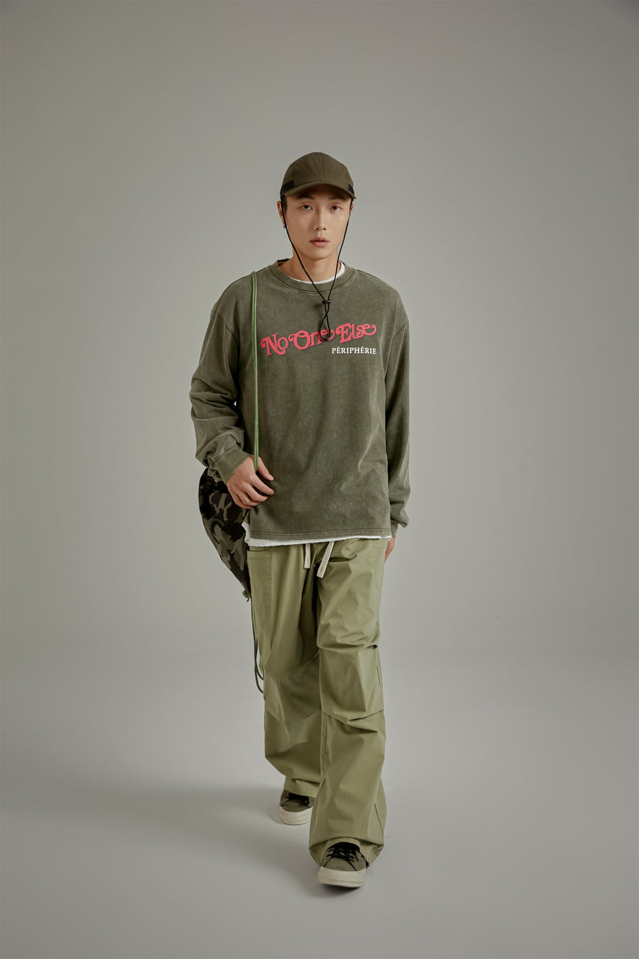 CHUU Solid Color Drawstring Casual Cargo Pants