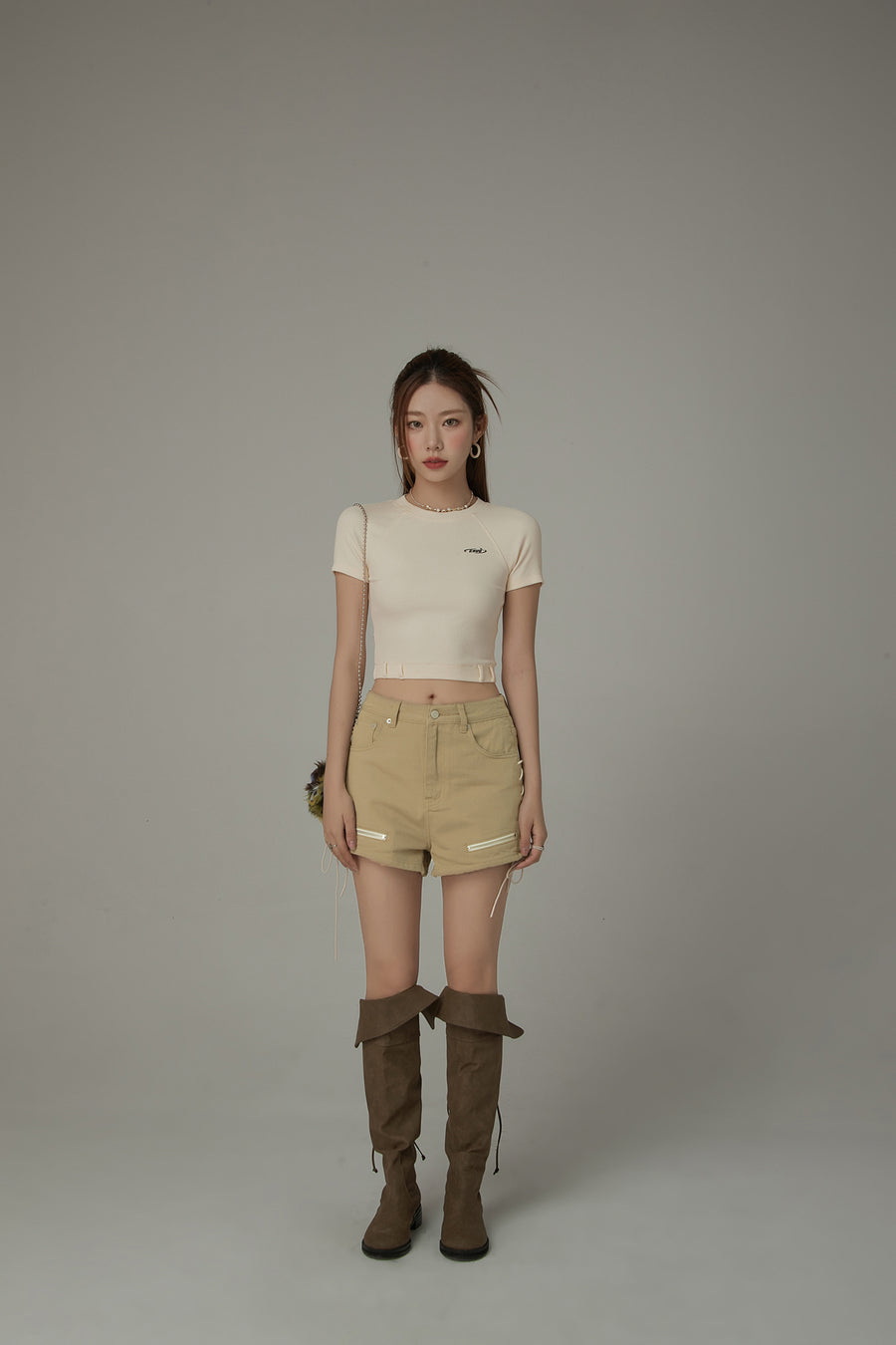 CHUU Back Cut Out Slim Crop Daily T-Shirt