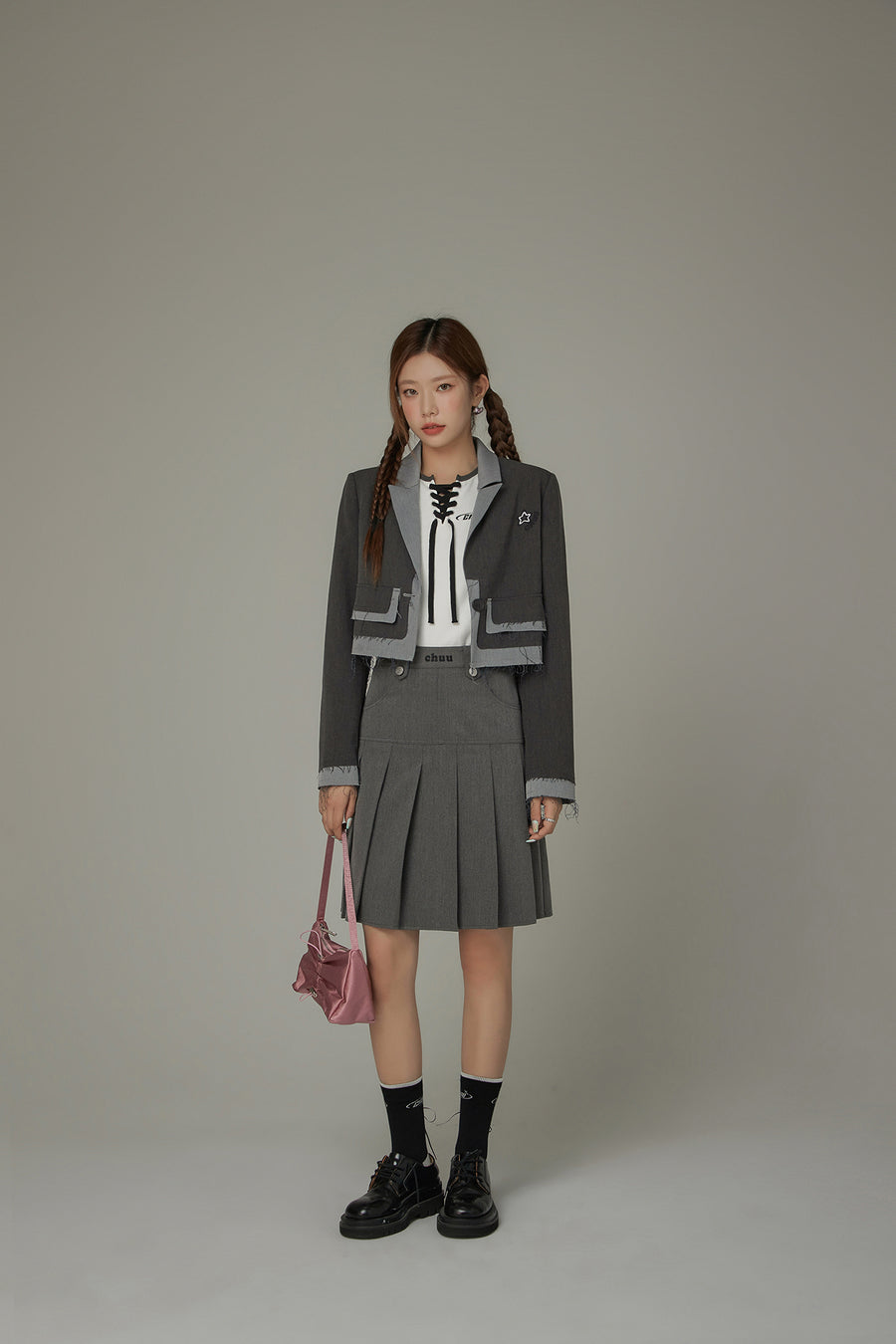 CHUU Logo Embroidered Pleated Skirt