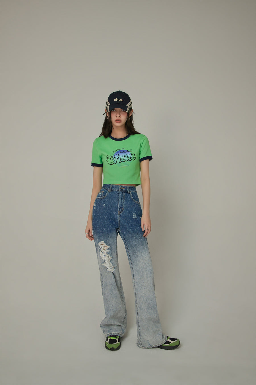 CHUU Gradient Distressed Denim Jeans