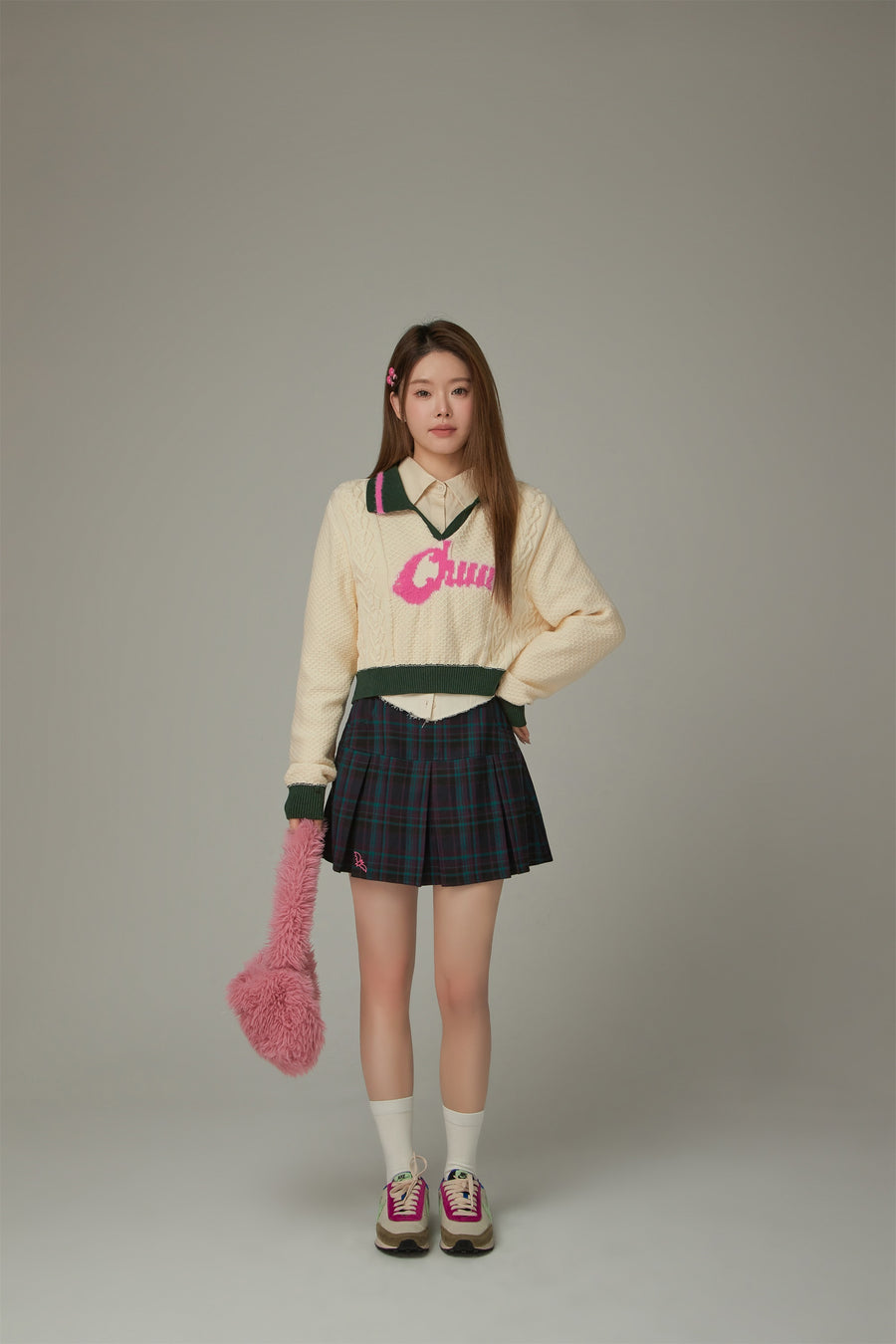 CHUU Logo Open Collar Crop Knit Sweater