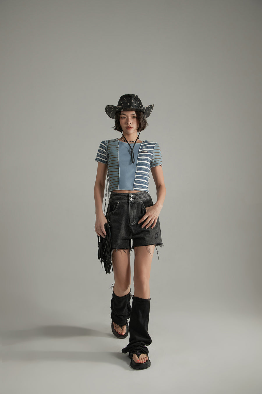 CHUU Contrast Striped Slim Cropped T-Shirt