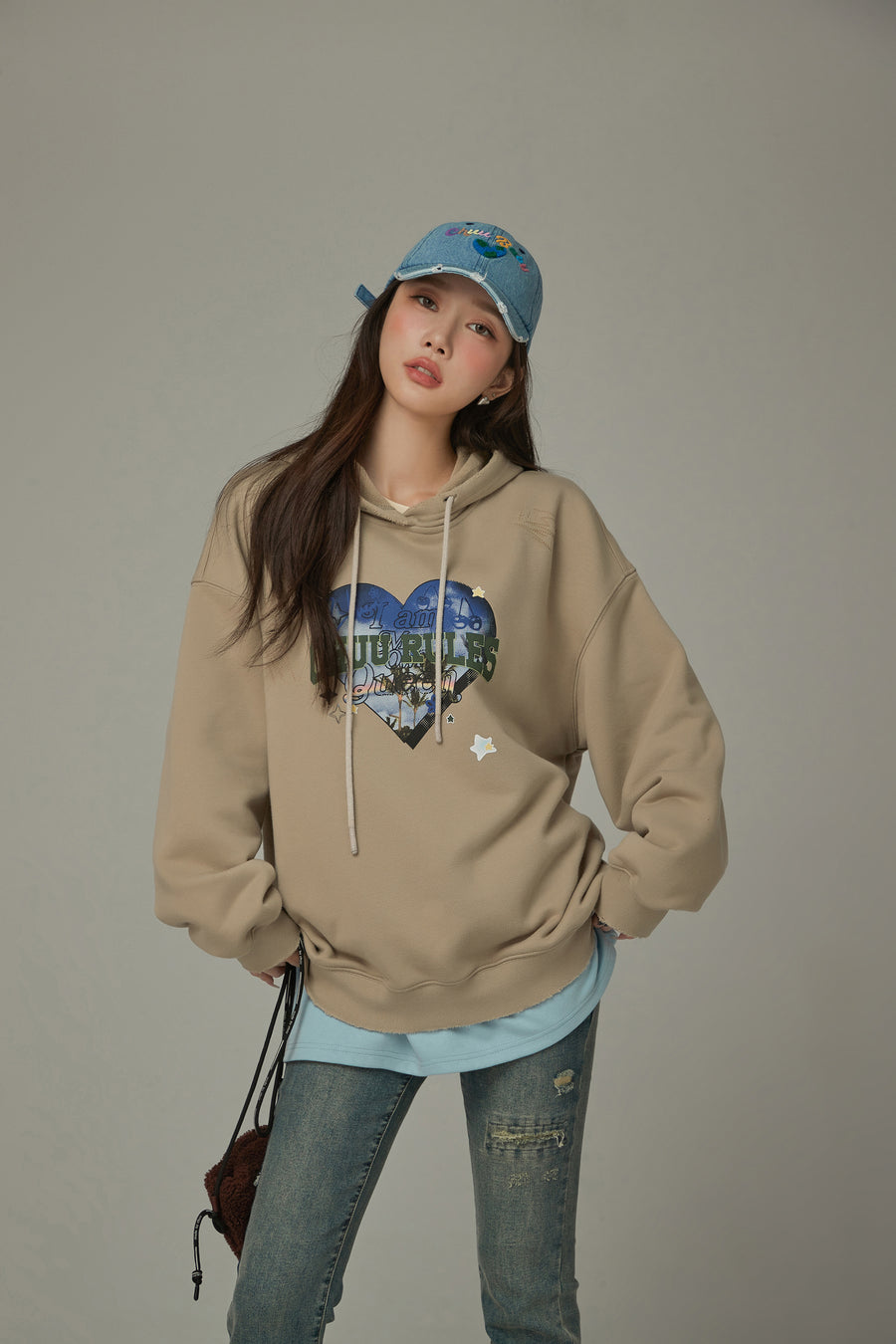 CHUU Queen Heart Rouge Hoodie