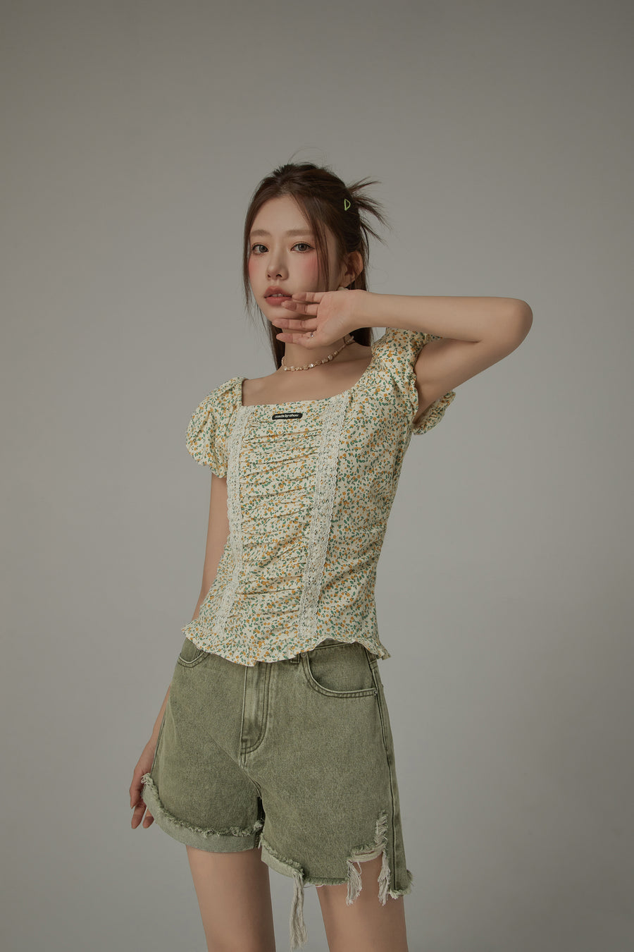 CHUU Flower Print Lace Puffy Sleeve Blouse