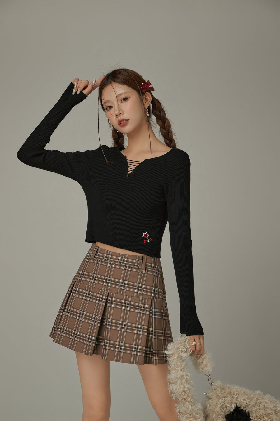 CHUU Embroidered Crop Knit Top