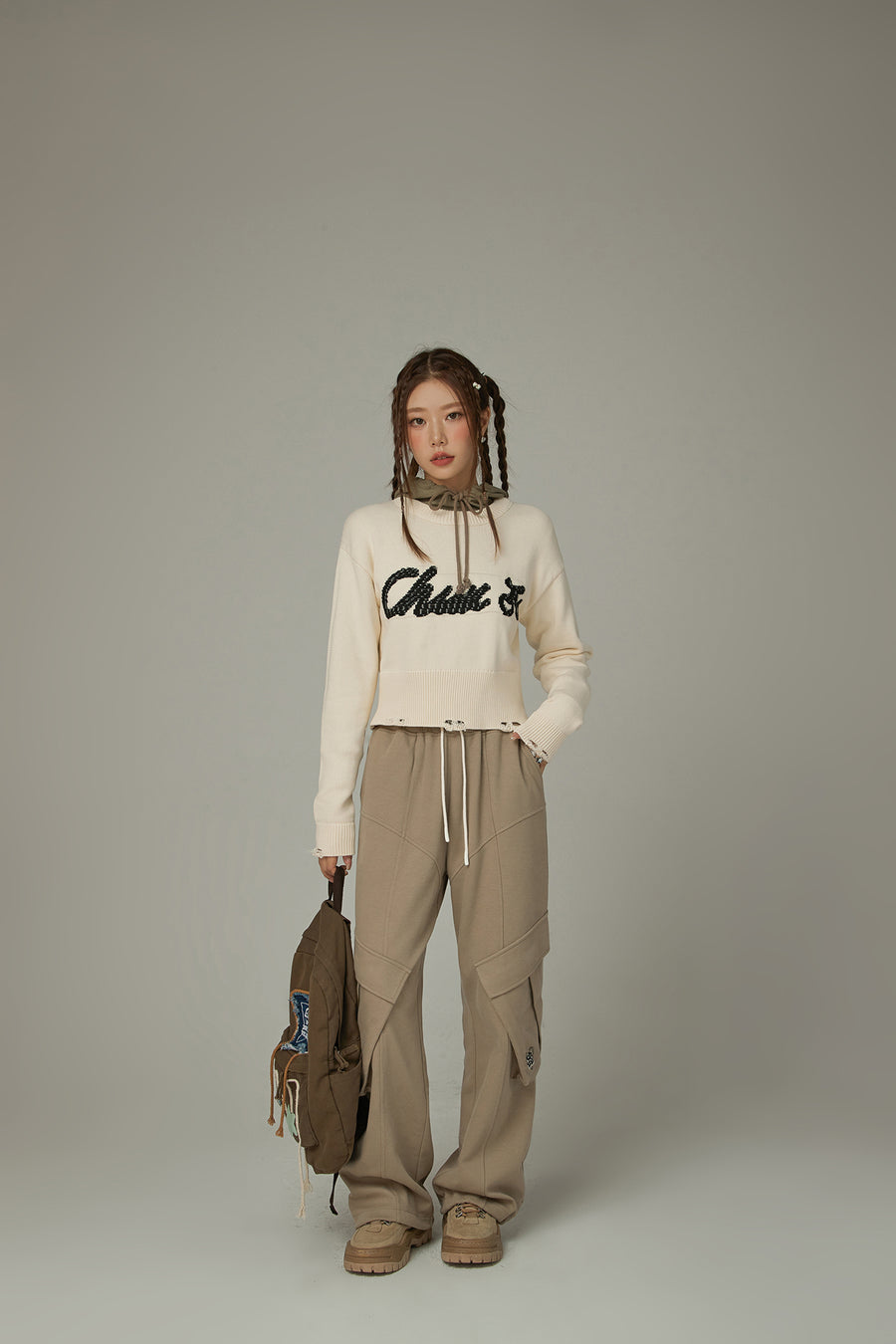 CHUU Distressed Lettering Crop Knit Sweater