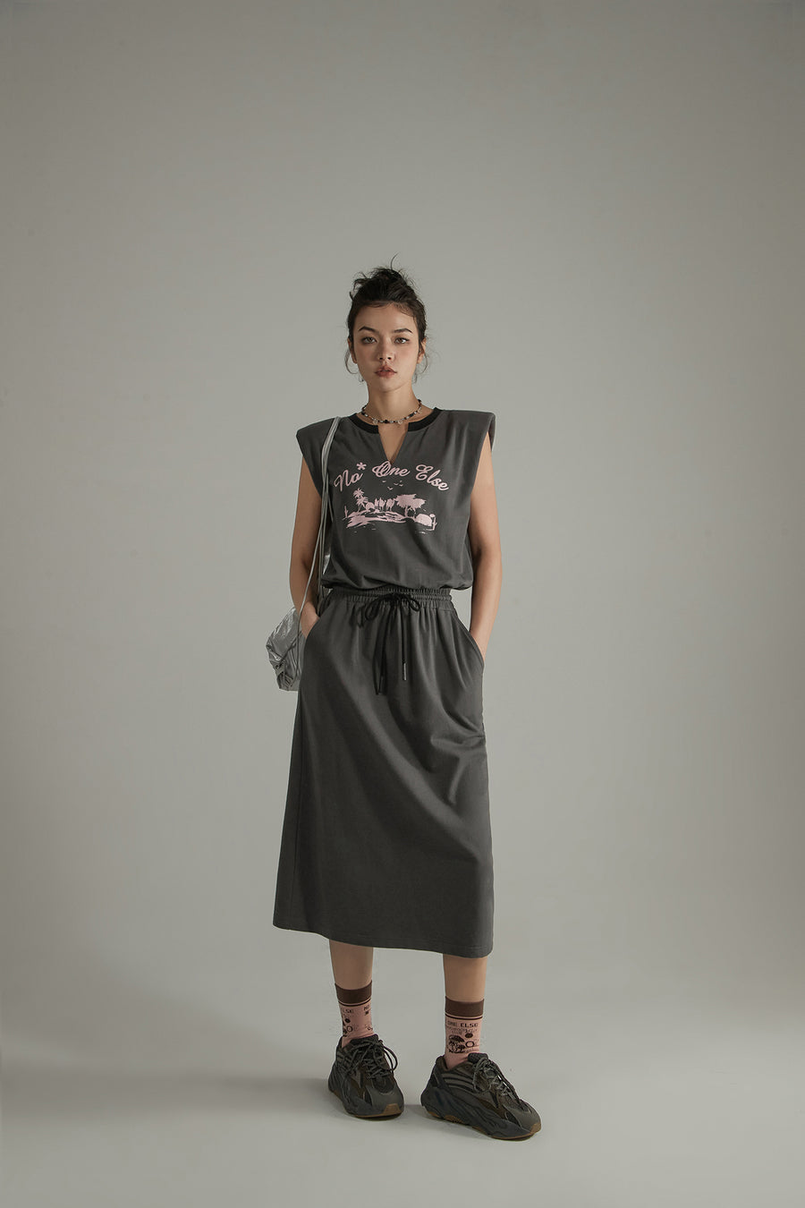 CHUU Printed Elastic Waist Drawstring Mid-Length Sleeveless Dress