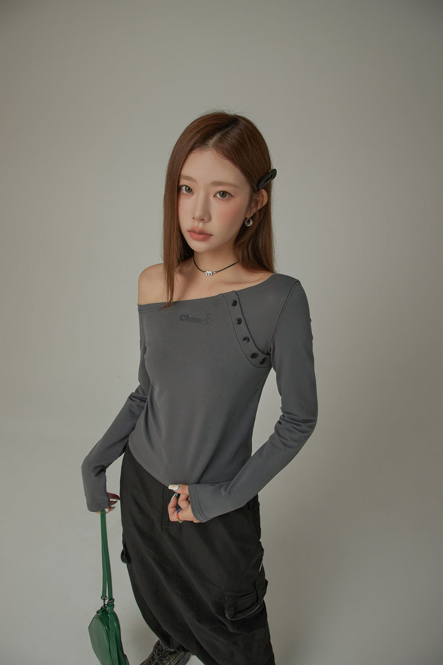 CHUU Logo One Shoulder Unbalanced T-Shirt