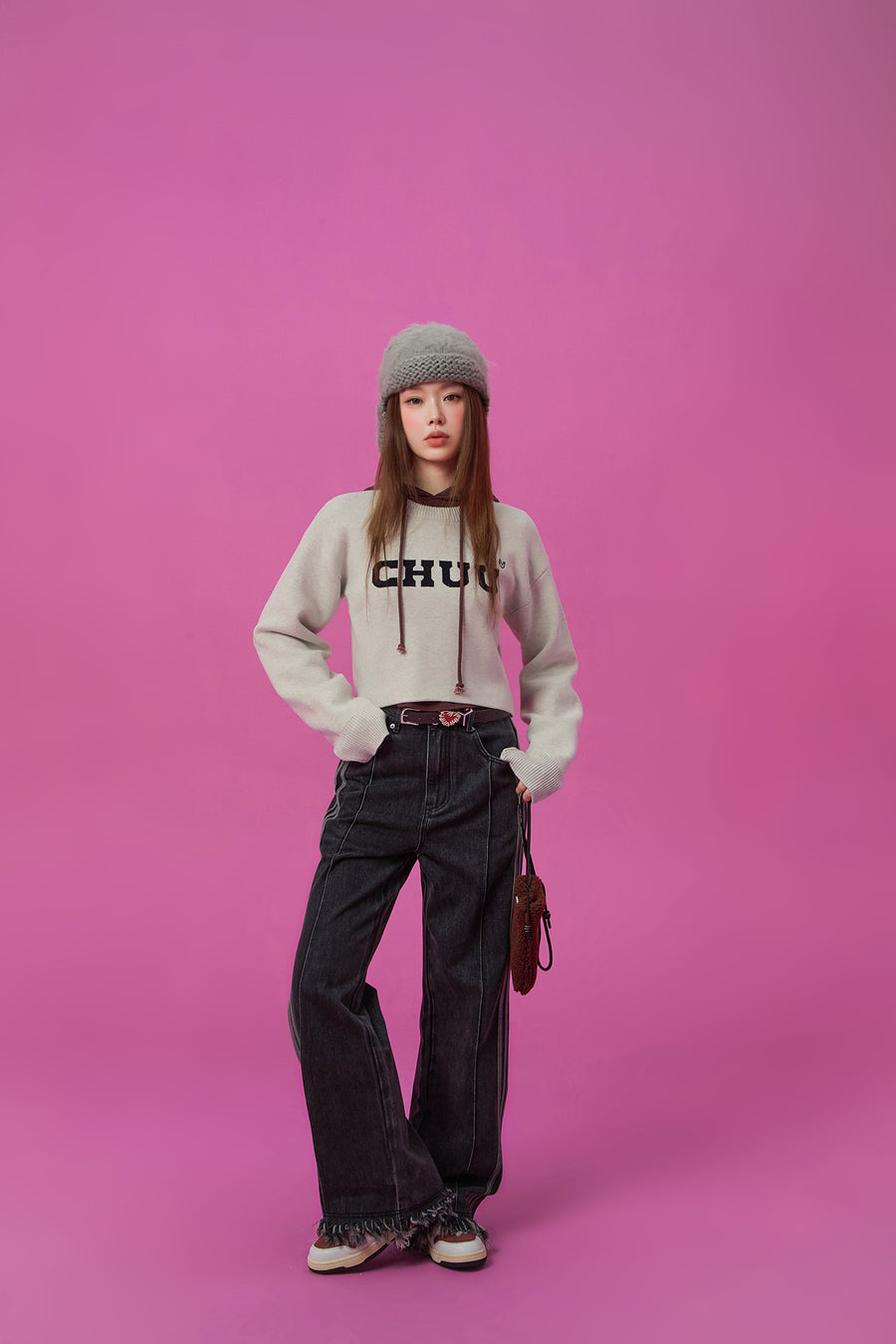 CHUU Simple Logo Crop Knit Top